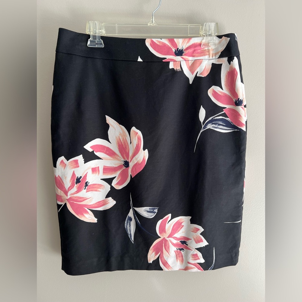 Ann Taylor Factory Pencil Skirt Size 10 Black Floral